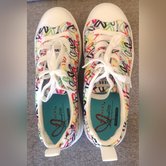 NWOT Skechers shoes with hearts - Picture 7 of 11